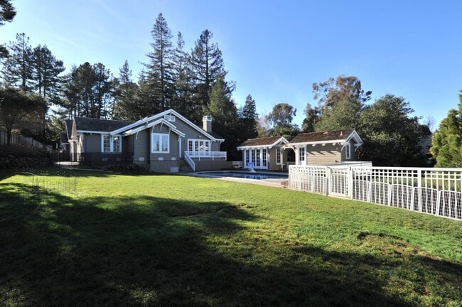 Building Photo - 380 Arden Rd