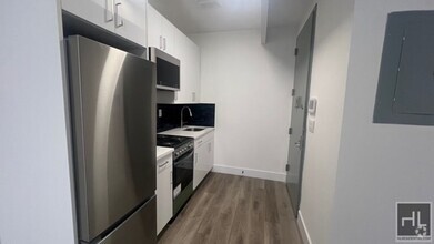 Building Photo - FRESHLY GUT RENOVATED LARGE 1 BEDROOM ROGE...