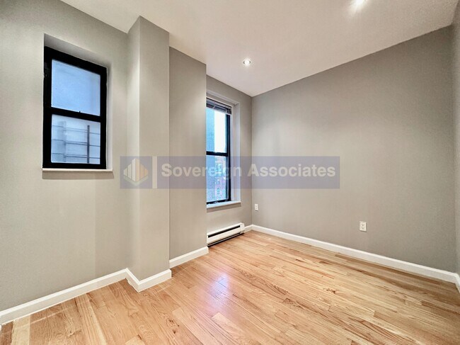 Building Photo - 350 Manhattan Avenue