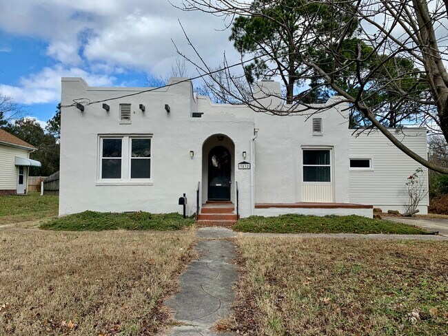 Building Photo - 3532 Buckingham St
