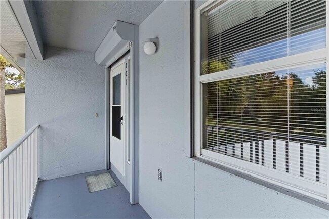 Foto del edificio - 880 Bird Bay Dr W