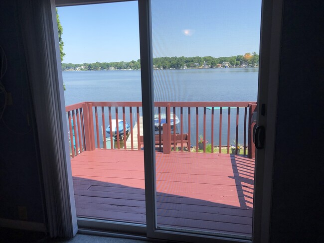 Lakeside deck - 1925 Lakeview Dr