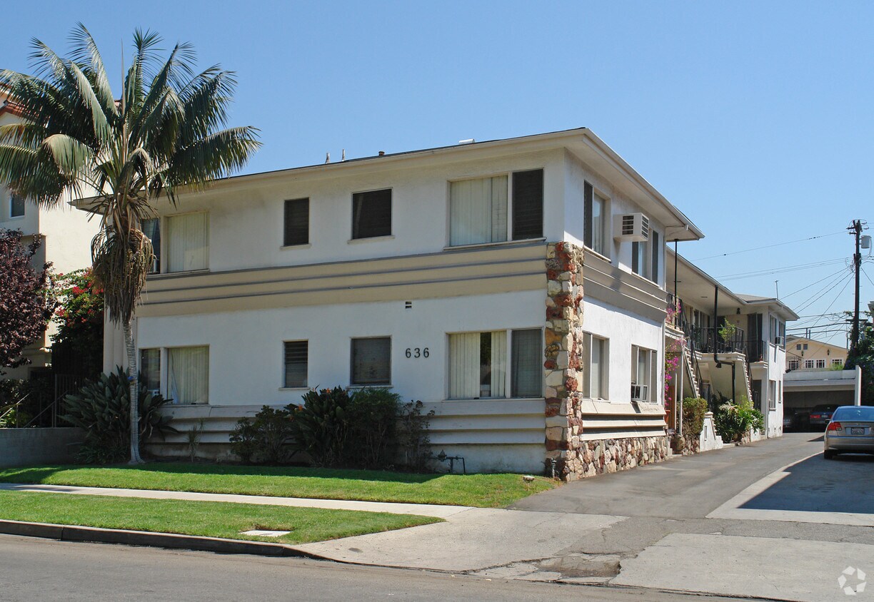 Primary Photo - 636 N Sweetzer Ave