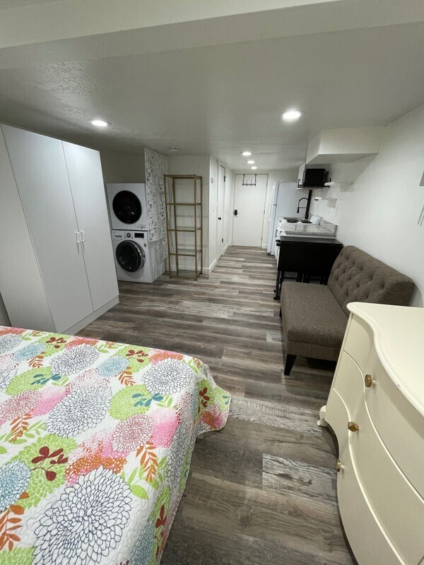 Building Photo - 836 E 400 N