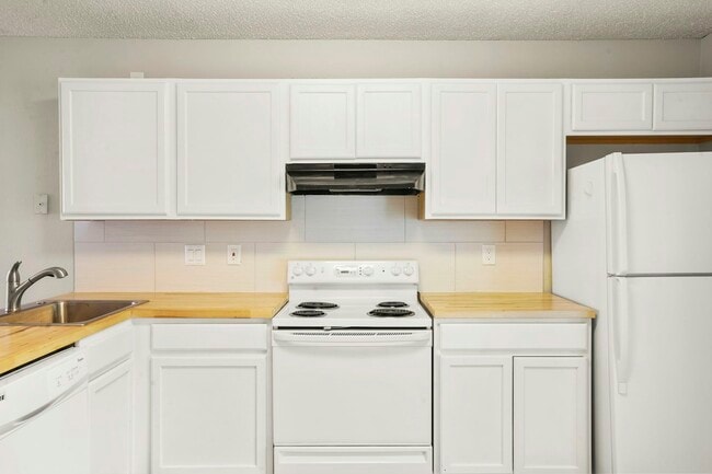 Building Photo - 1120 Mazatlan Cir