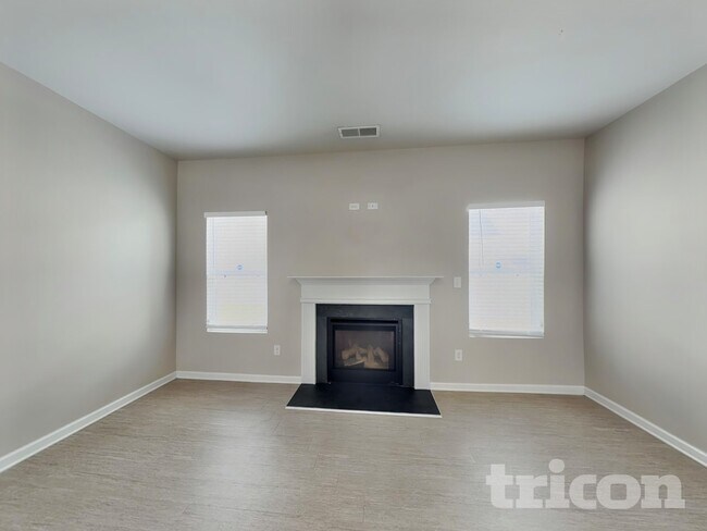 Building Photo - 656 Armitage Way