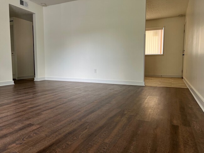 Foto del edificio - 629 Denton Ave