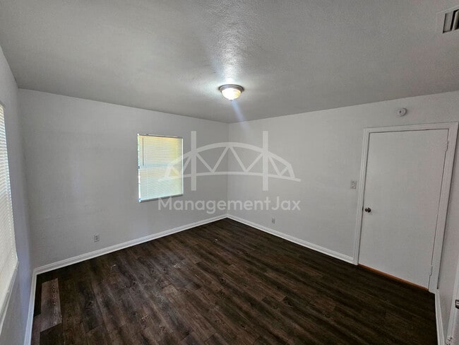 Foto del edificio - 1010 Edgewood Ave W