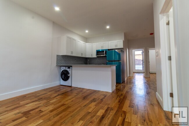 Building Photo - 3 Bed On Atlantic In Prospect /Crown Heigh...