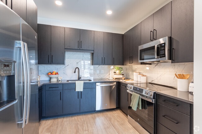2BR, 2BA - 1,020SF - Kitchen - The Row