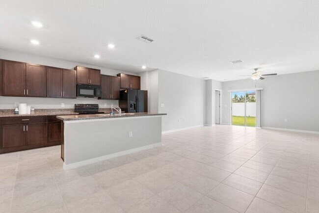 Foto del edificio - LIKE NEW 5 Bedroom Home for RENT in Touchstone!