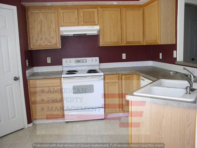Building Photo - 573 N Meldgold Ave