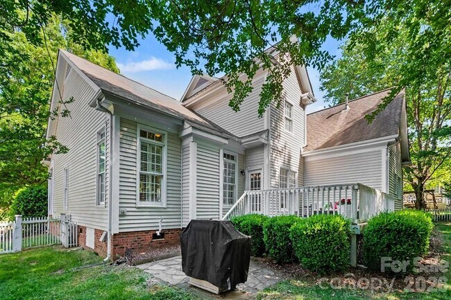 Foto del edificio - 6739 Red Maple Dr