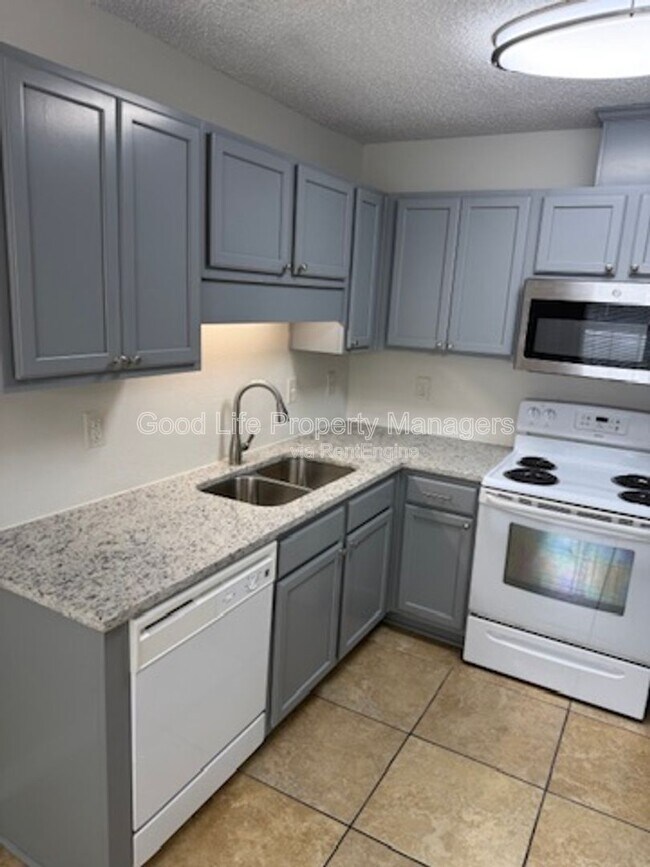 Foto del edificio - 9980 Bowman Ave