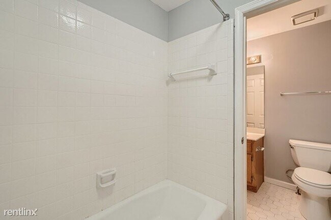 Building Photo - 4 br, 3 bath House - 230 Wessex Ct NE