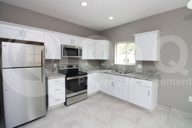 Building Photo - 433 E Navajo Rd