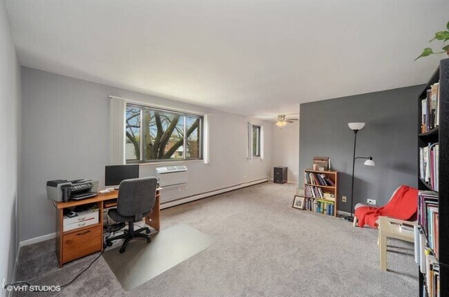 Foto del edificio - 1660 Green Bay Rd