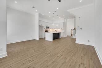Building Photo - 5642 Hirondel