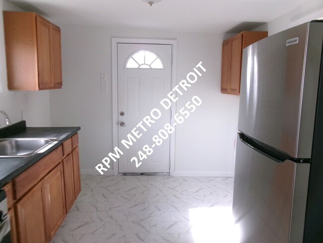 Foto del edificio - PRICE REDUCTION:  3-Bedroom Bungalow in Ro...