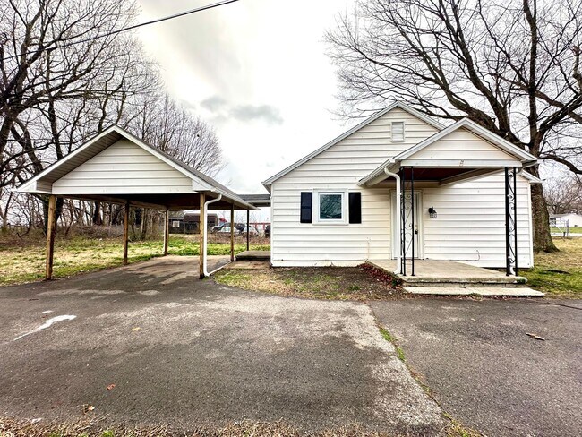 Building Photo - 811 Pembroke Oak Grove Rd