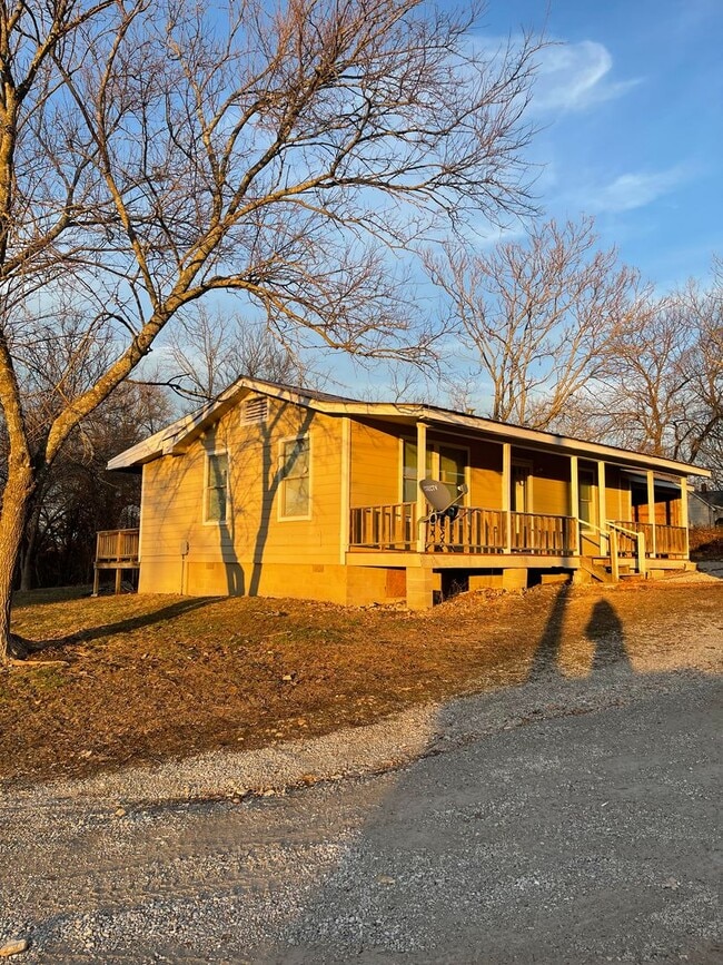 Building Photo - 13068 FR 2175