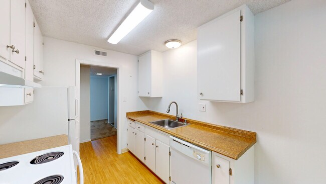 Building Photo - 829 Las Gallinas Ave