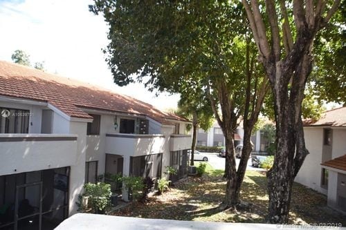 Building Photo - 3185 Coral Lake Dr