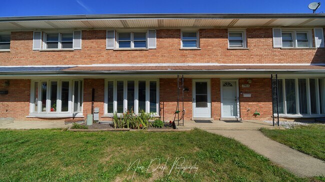 Building Photo - 7913 N Nordica Ave