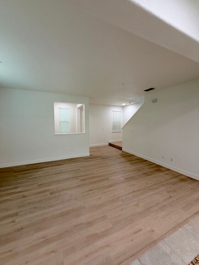Building Photo - 4 Bedroom Garden Home in the Heart of West Roseville. Conveniently Located to Restaurants and Sho...