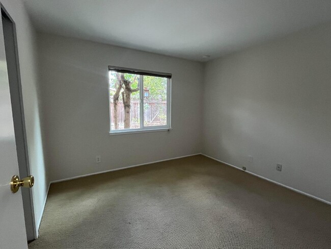 Foto del edificio - 519 Drucilla Dr