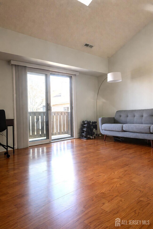 Foto del edificio - 4910 Ravens Crest Dr