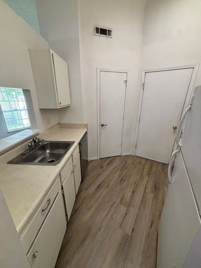 Foto del edificio - Transformation in Progress: Updated 2BR Duplex in Fayetteville! NO PETS!