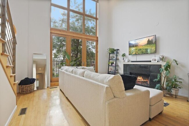 Foto del edificio - 943-945 N Leavitt St