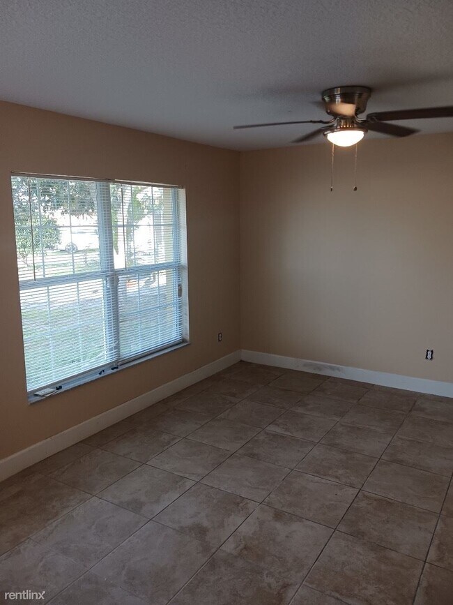 Building Photo - 3 br, 2 bath Duplex - 8138 Parrot Drive 8138