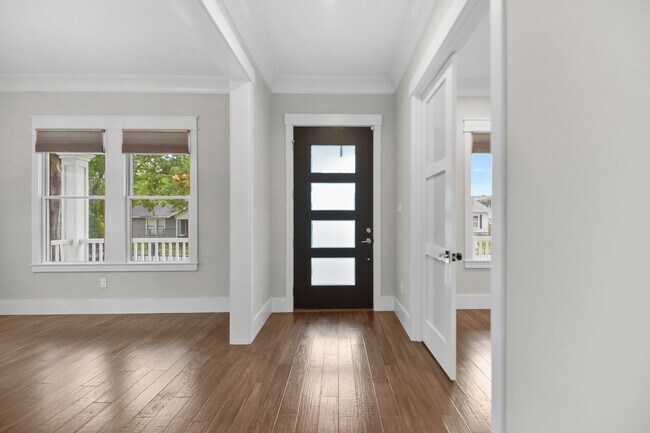 Building Photo - Luxury 3-Bed Home with Solar Panels, Tesla...