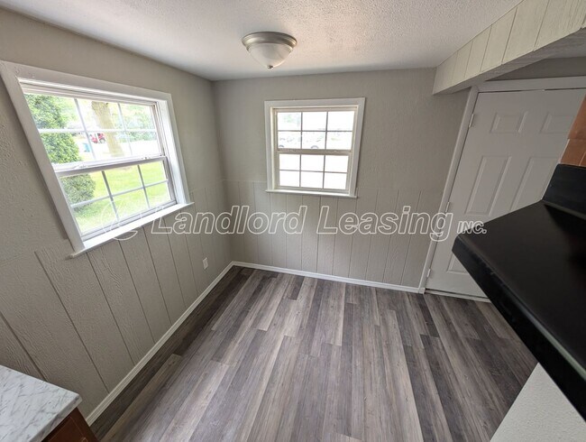 Foto del edificio - Completely Renovated 3-Bedroom Ranch with Detached Garage