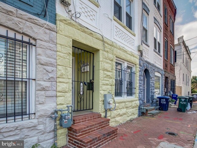 Building Photo - 424 Elm St NW