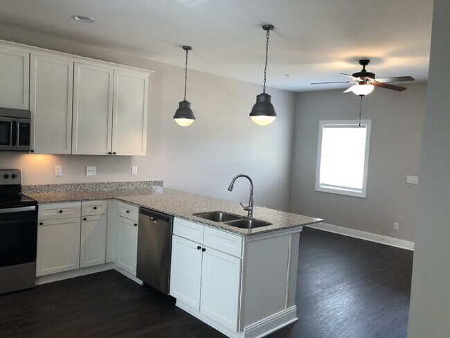 Foto del edificio - 3BD 2.5BA TOWNHOME CLOSE TO TTU FOR RENT