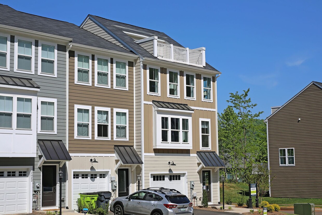 Primary Photo - End-Unit Avon Park Townhome Near Biscuit R...