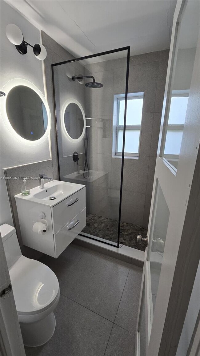 Foto del edificio - 10070 E Bay Harbor Dr