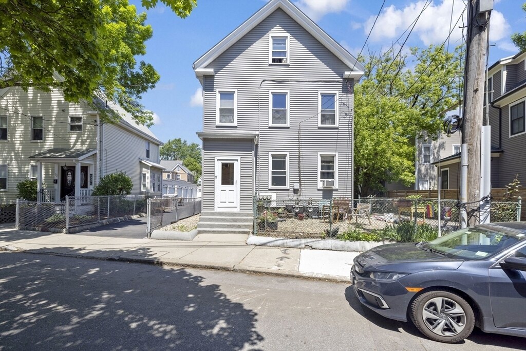 Primary Photo - 71 Gilman St