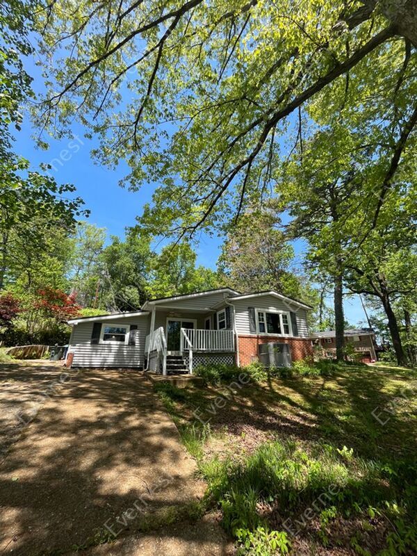Foto del edificio - 327 Shanty Lake Dr