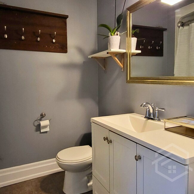 Photo du bâtiment - 3-Bedroom House available in Mt. Elgin !!