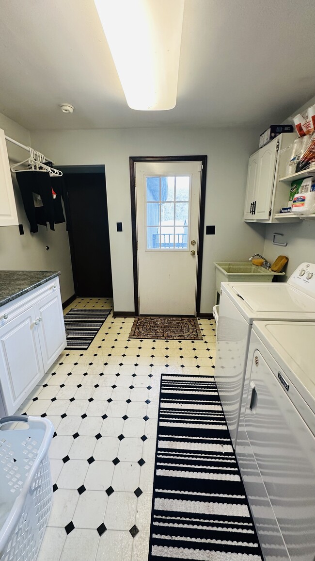 Laundry room - 228 Davidson St