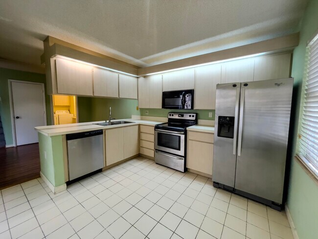 Foto del edificio - 27 Clinton Ct