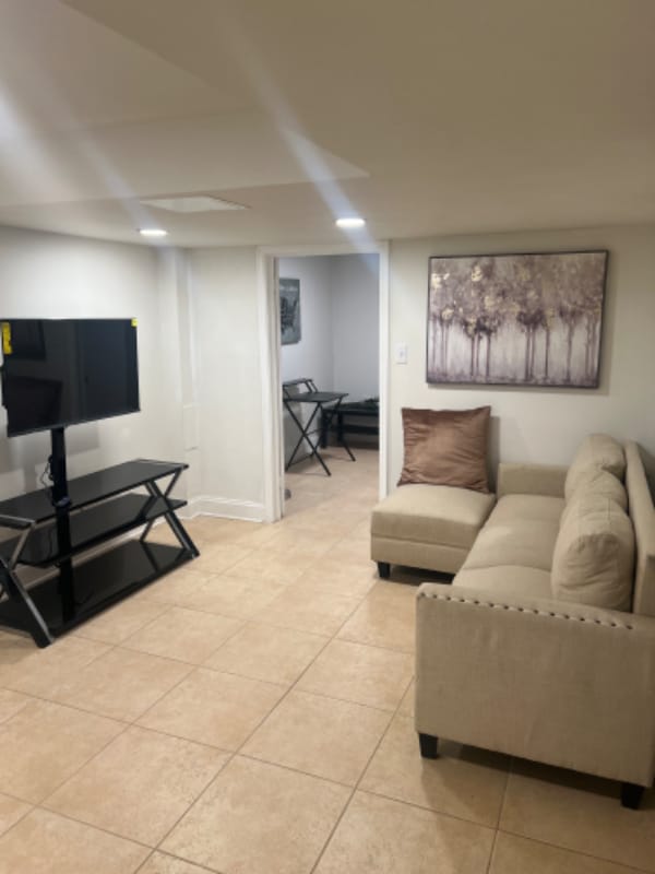 Building Photo - 4801 Oliver St