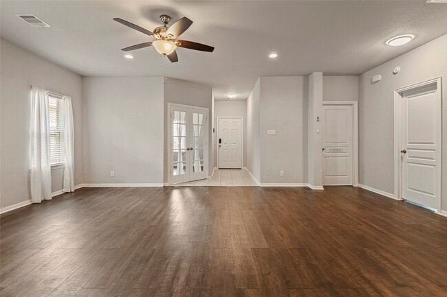 Building Photo - 18682 Legend Oaks Dr