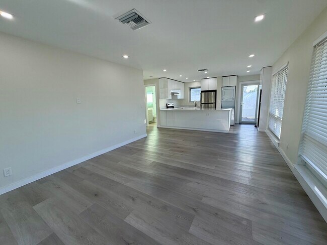 Foto del edificio - 2070 NE 56th St