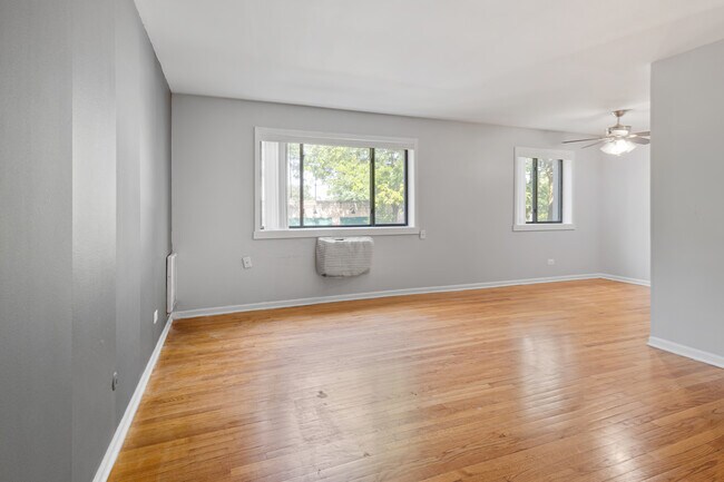 Foto del edificio - 7545 N Winchester Ave