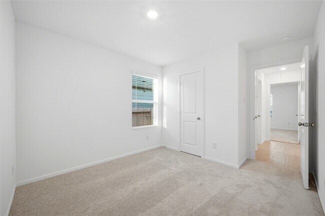 Foto del edificio - 25585 Rose Creek Dr